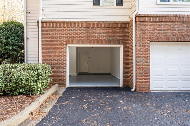 Building Photo - 303 Spring Heights Ln