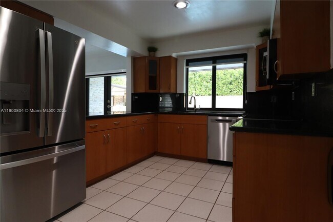 Building Photo - 10615 SW 129th Ct