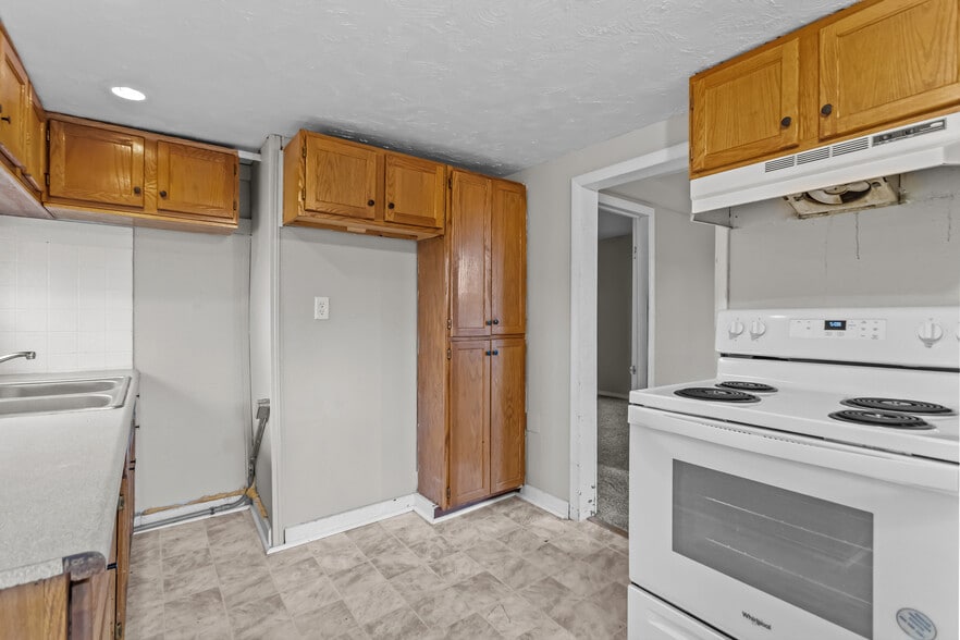 Building Photo - 1620 S Market St