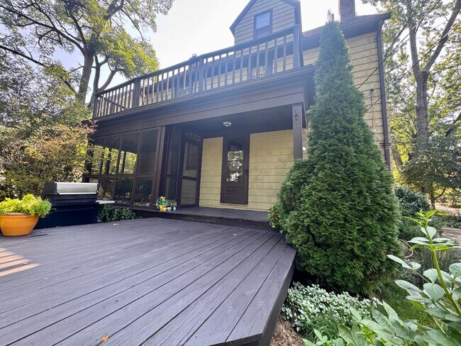 Building Photo - 3403 Dellwood Rd