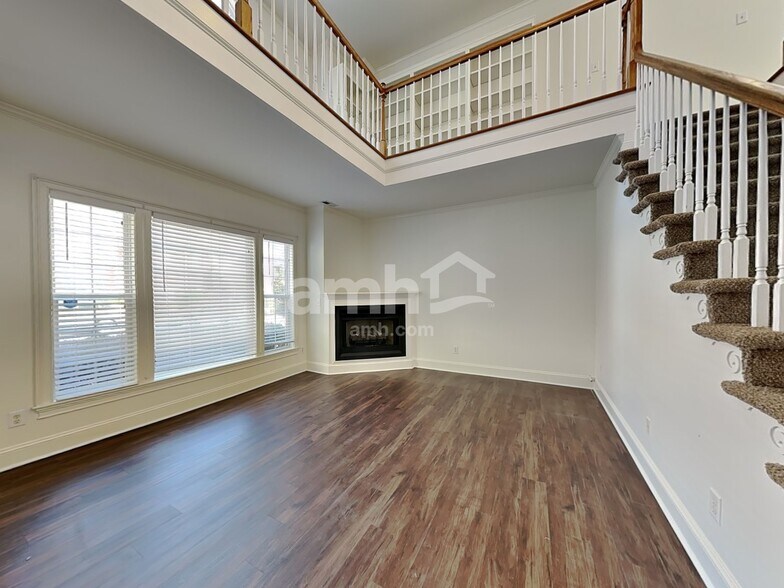 Building Photo - 6111 Creft Cir