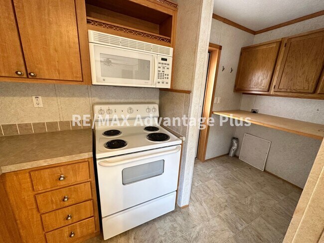 Building Photo - Affordable 3-Bedroom with Master Suite and Private Setting!