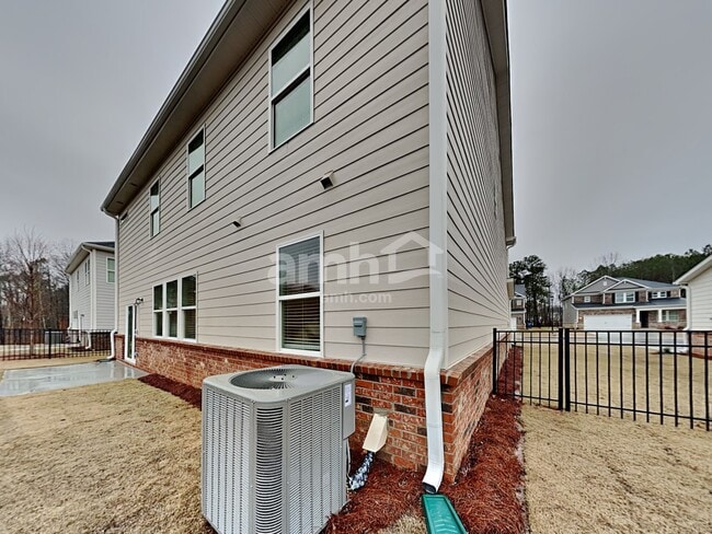 Building Photo - 2003 Windsor Park Ave