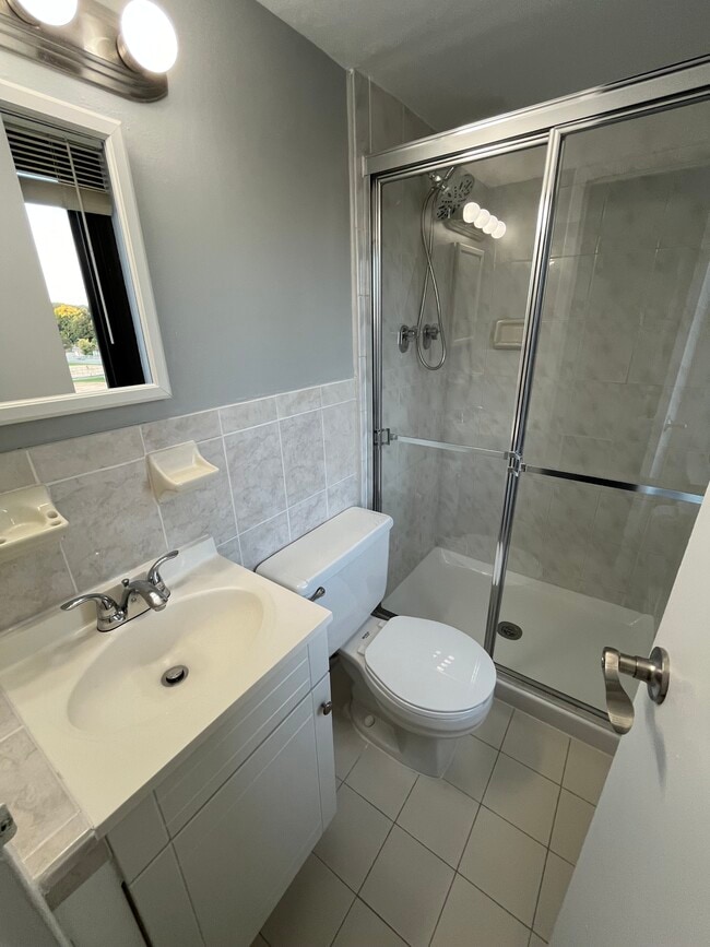 Building Photo - 150 Overlook Ave