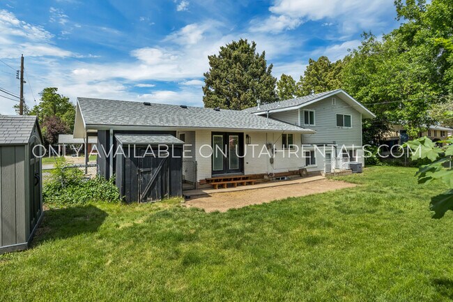 Building Photo - 786 E 350 N