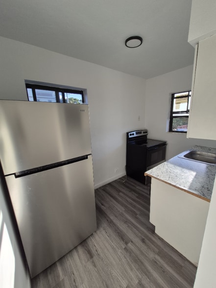 Building Photo - 1027 SW 3rd St