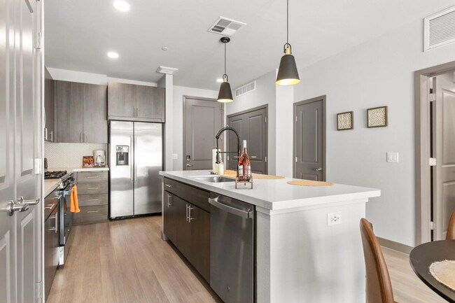 Building Photo - 400 N 2nd Ave