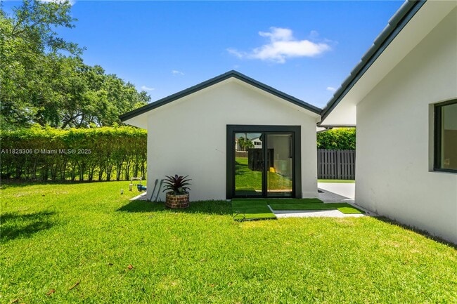 Building Photo - 5020 Hawkhurst Ave