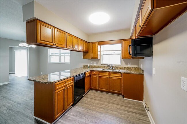 Building Photo - 602 Clayton Cir