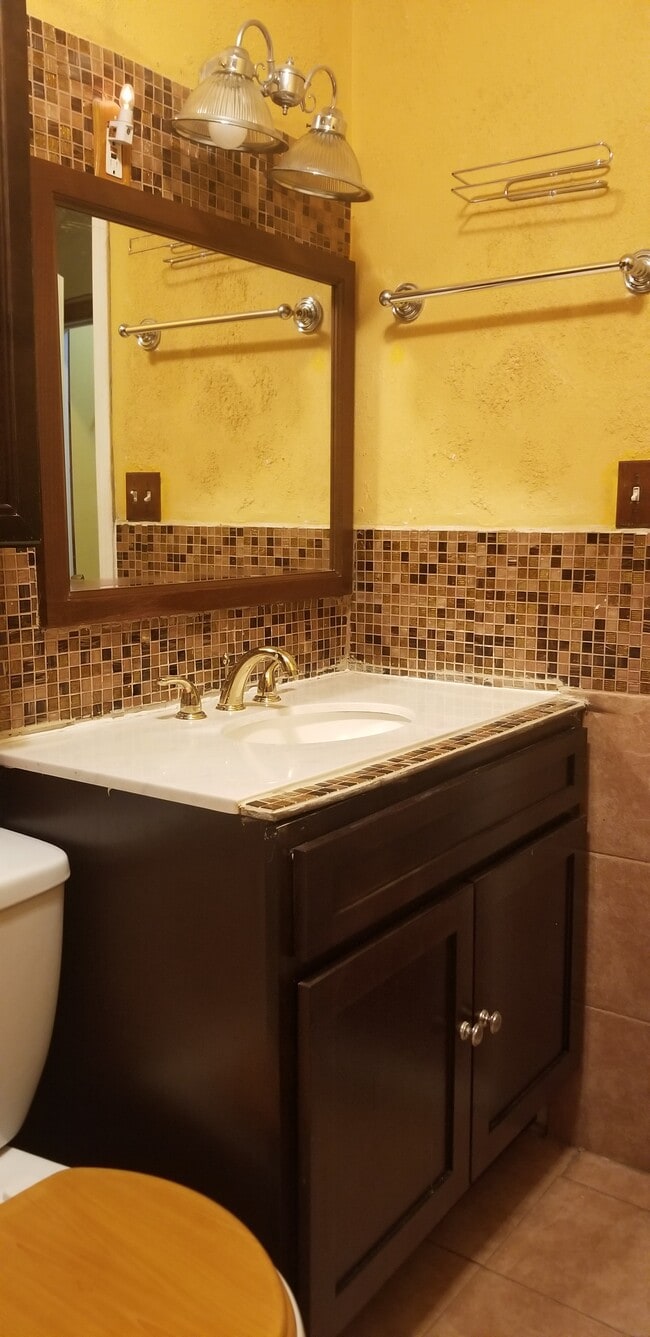 Bathroom sink - 328 Hancock St