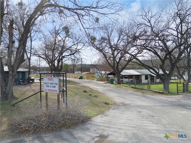 Building Photo - 223 Timberline Dr