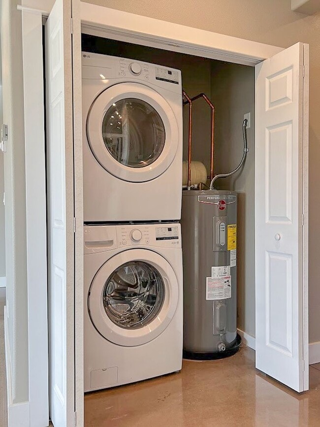 Building Photo - Pet Friendly 2 bed/ 1.5 bath unit at Soldier Ridge!