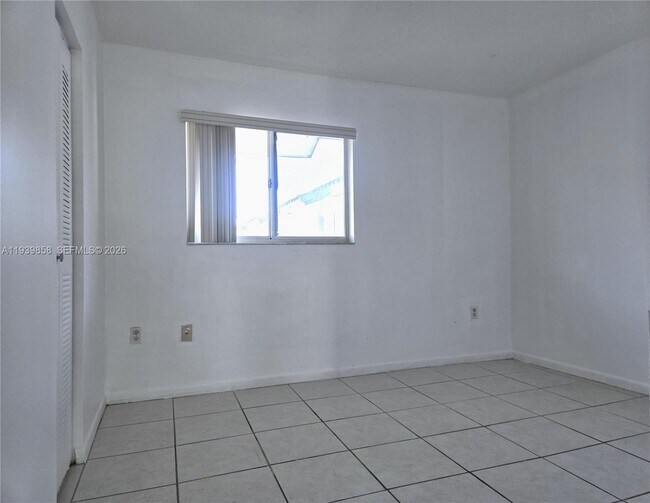 Building Photo - 1100 SW 104th Ct