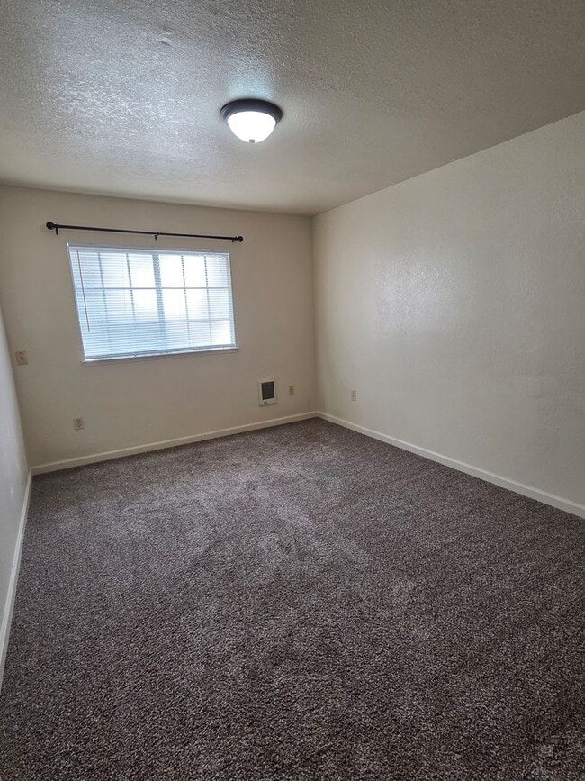 Building Photo - Spacious 3 Bedroom, 2.5 Bath Townhome in Wi Wuk, CA