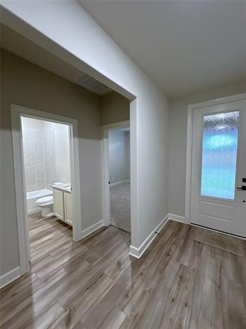 Building Photo - 2024 Brentwood Dr