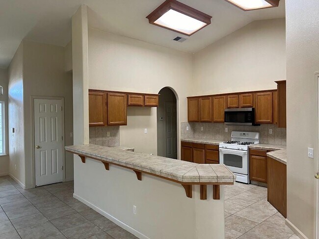 Building Photo - 1345 Florence