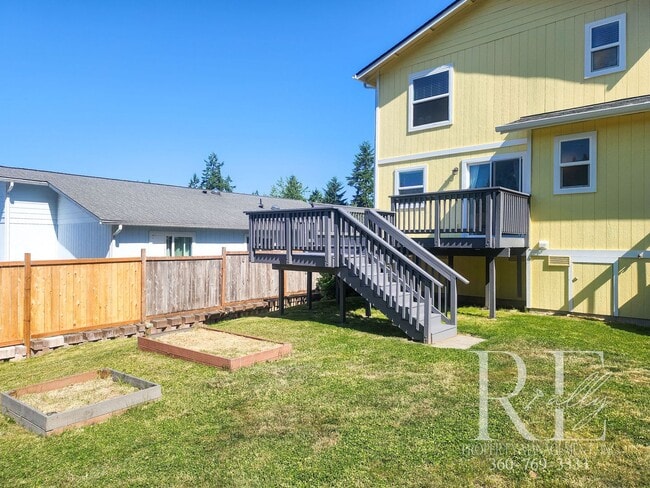 Building Photo - Inviting Poulsbo Home with Open Layout, Fe...