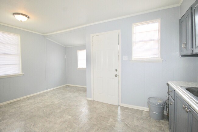 Building Photo - 4346 Falcon Dr