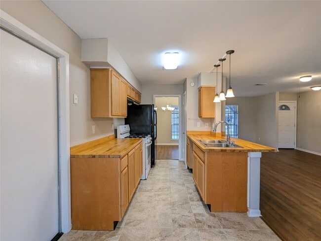 Building Photo - 8410 Rinn St