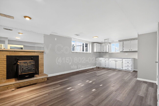 Building Photo - 4835 Almont Dr