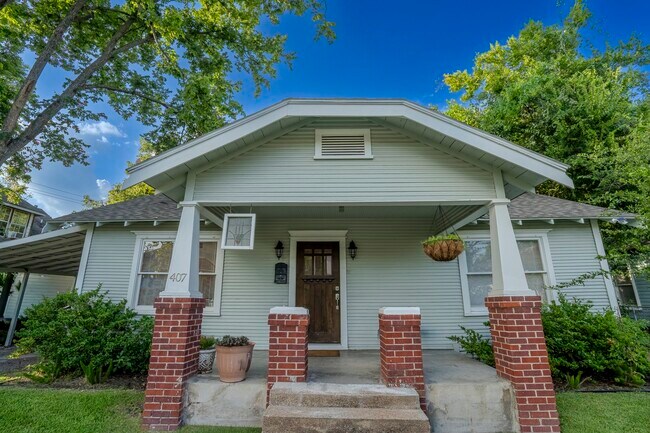 Building Photo - 407 E 27th St