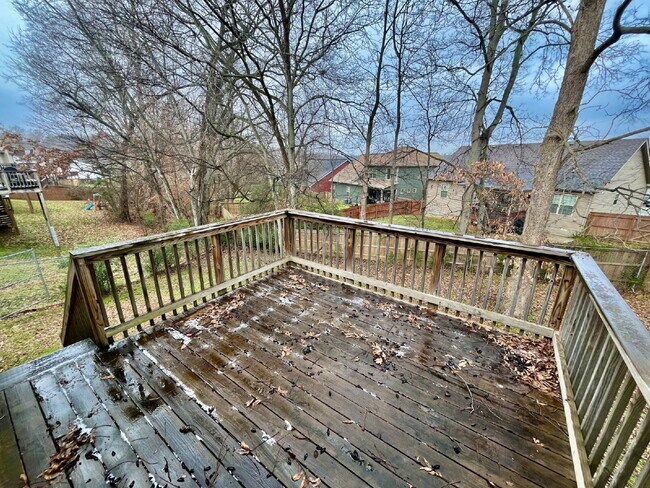 Building Photo - "Charming 3-Bedroom Retreat with 2 Full Baths in Clarksville – Your Spacious 1,480 Sq Ft Haven Aw...