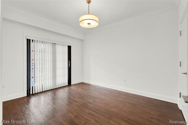 Building Photo - 431 S Eton St