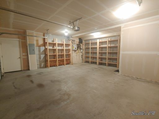 Building Photo - Beautiful 2 Bedroom Townhome in Issaquah- ...