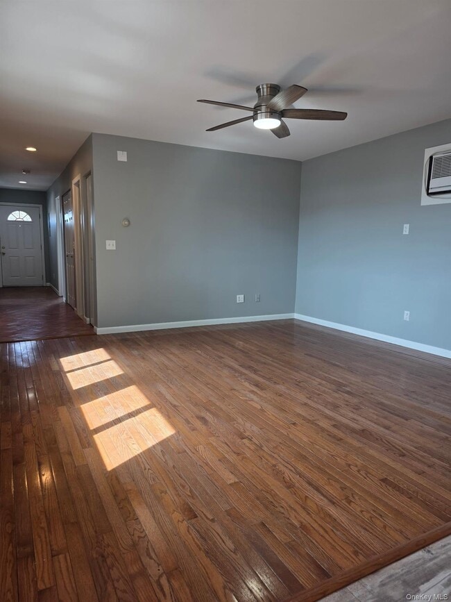 Building Photo - 96 Main St