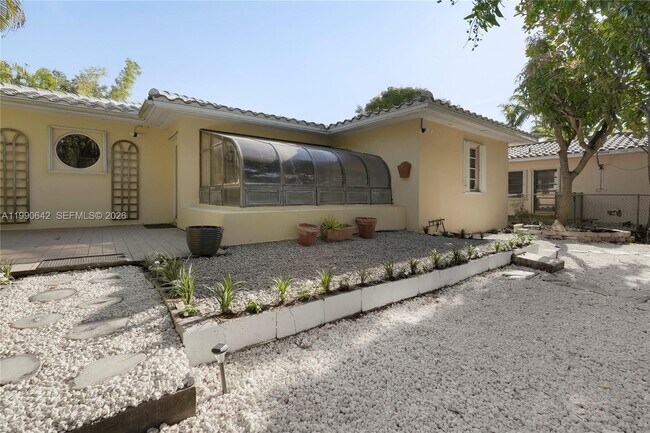 Building Photo - 1845 Daytonia Rd