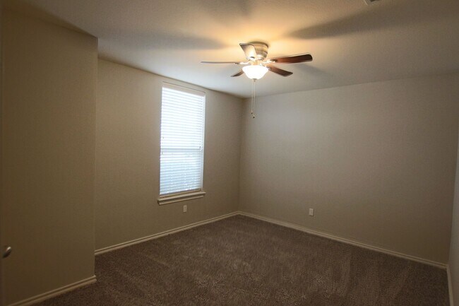 Building Photo - Stunning 3 bed 2 bath in Whitehouse ISD!