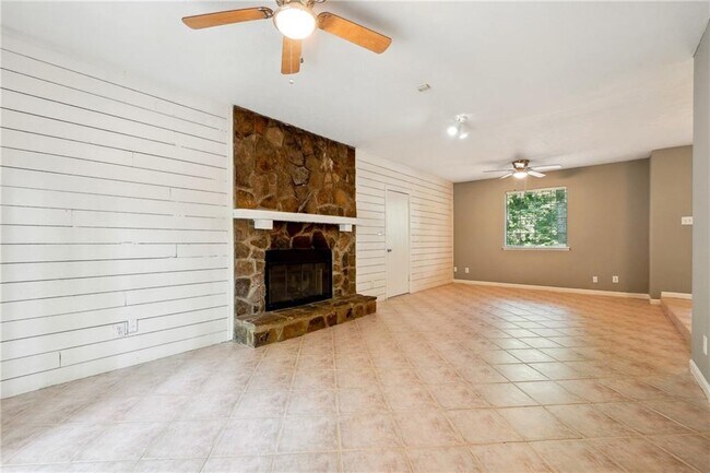 Building Photo - 2885 Webb Rd