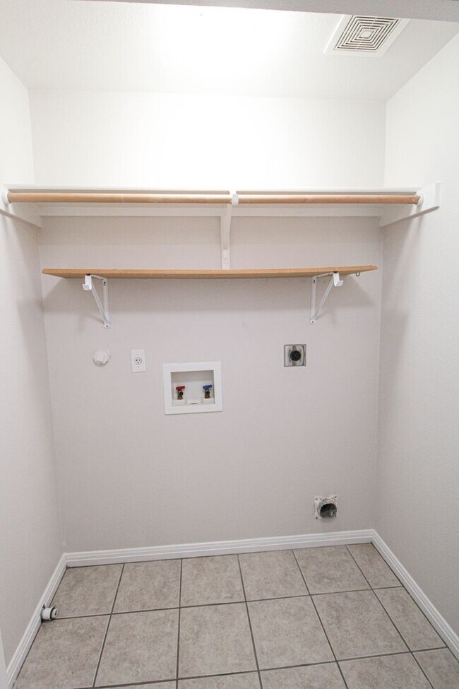 Building Photo - 530 Dukeway Dr