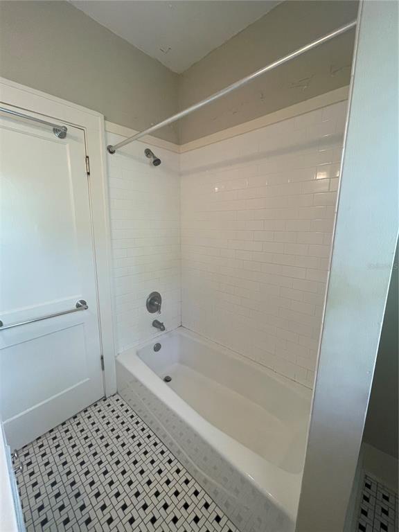 Building Photo - 2114 W Dekle Ave