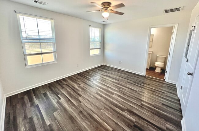 Building Photo - 2103 Portway Alley