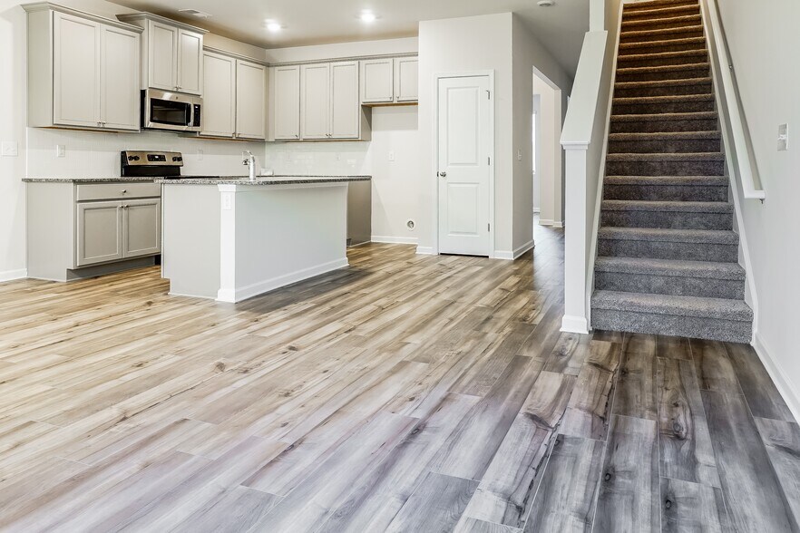 Building Photo - 2837 Saratoga Lake View