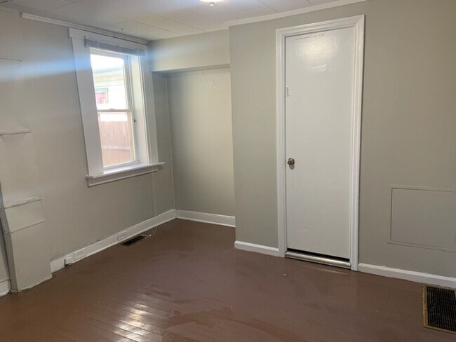 Building Photo - 176-176 E High St