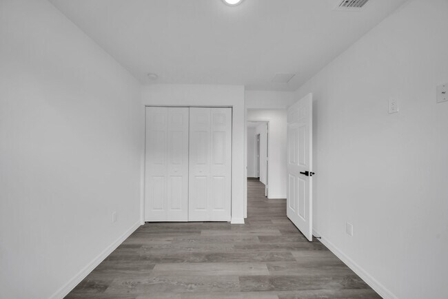 Building Photo - 382 McArthur Blvd