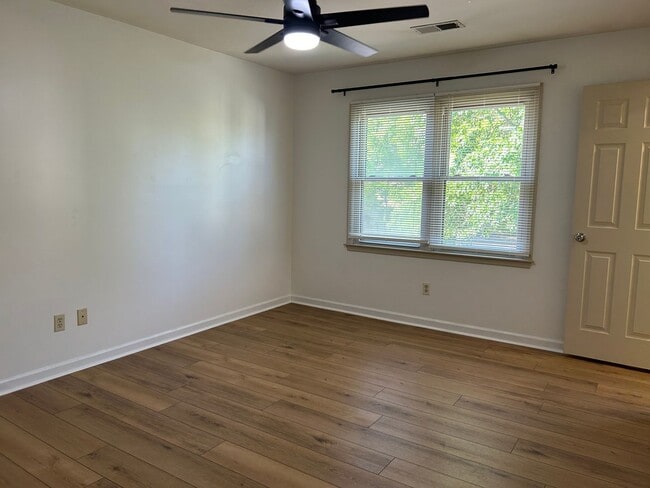 Building Photo - 4 Bedrooms with Finished Basement and Bonu...