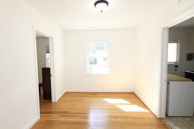 Building Photo - 904 Maple Ave