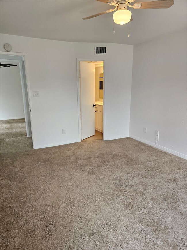 Building Photo - 2626 Holly Hall St