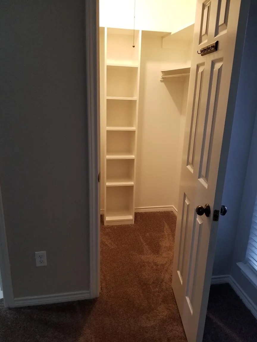 Building Photo - Room in Duplex on St Paul Ct