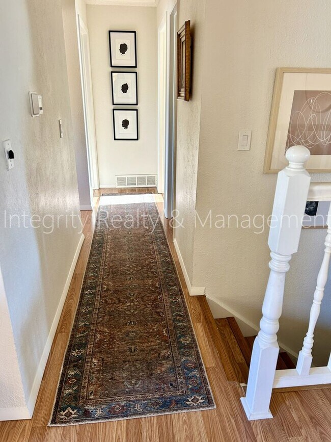 Building Photo - 9722 W Polk Dr