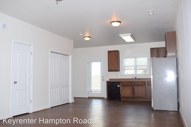 Building Photo - 4 br, 3.5 bath House - 1459 W 43rd Street