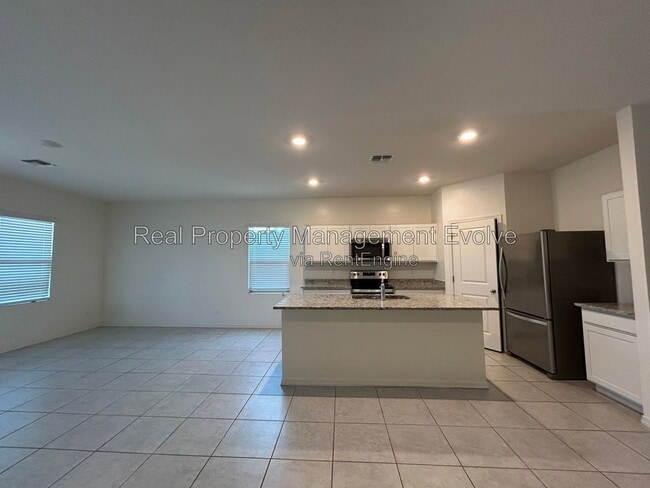 Building Photo - 6512 W Magdalena Ln
