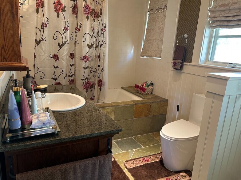 Building Photo - 3838 Paseo Primario