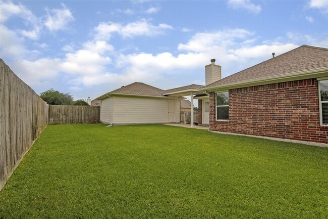 Building Photo - 306 King William Dr