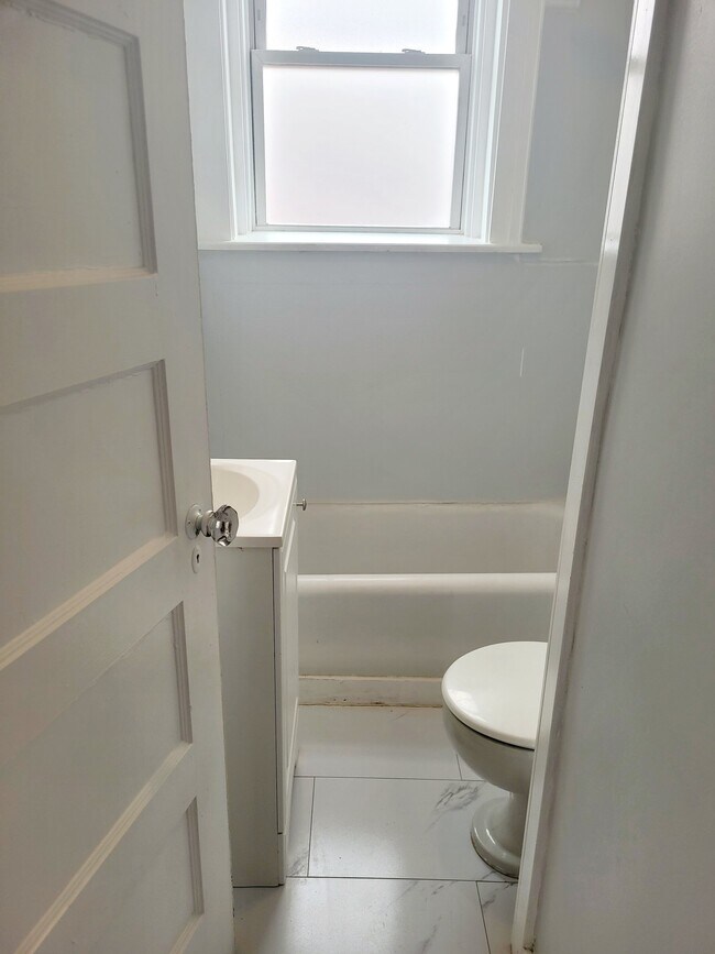 Building Photo - 1611 Hampton Blvd