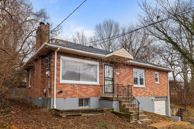 Building Photo - 375 Adrian Dr