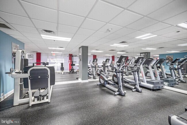 Building Photo - 2001 Hamilton St